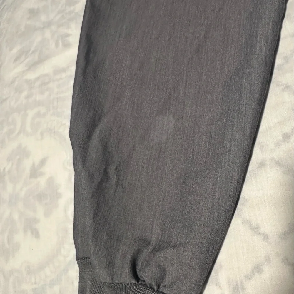 Figs Gray Scrub Mens jogger Set with Green Accent size top XS pants S